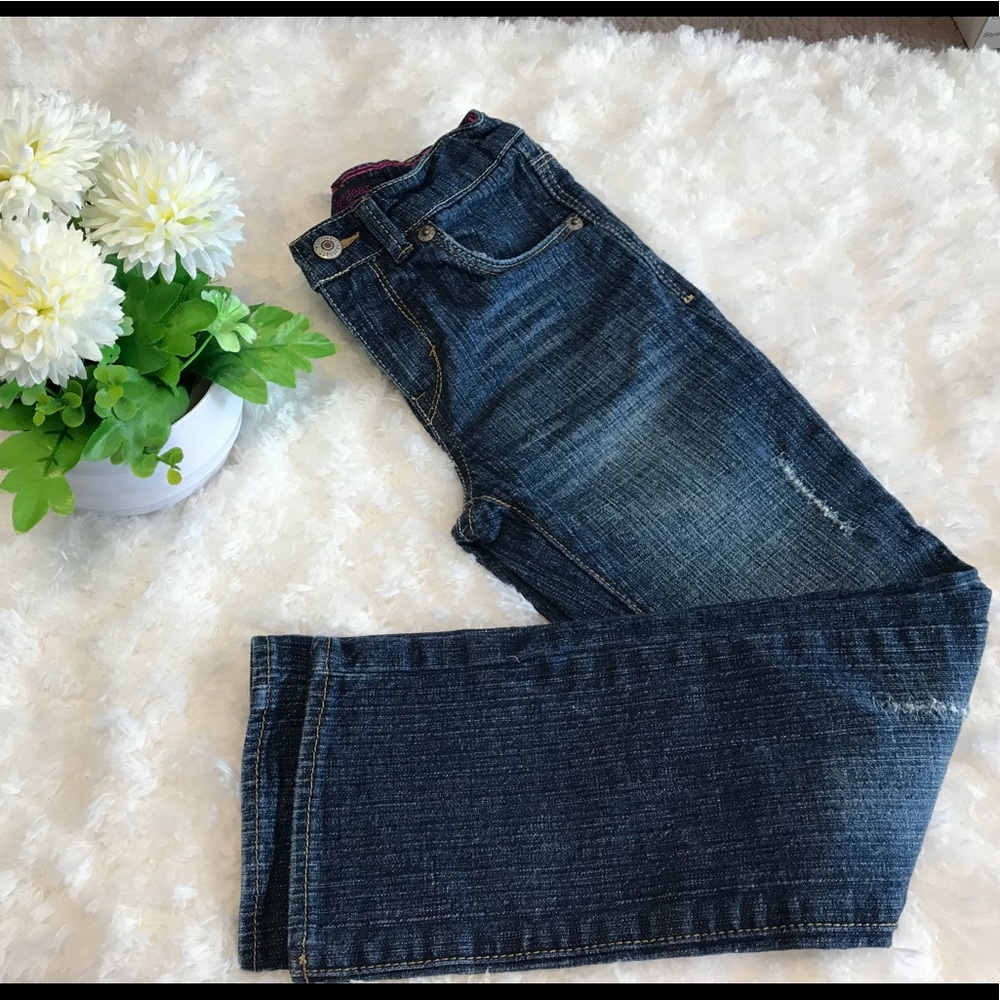 Girl Levi’s slim straight fit jeans size 6